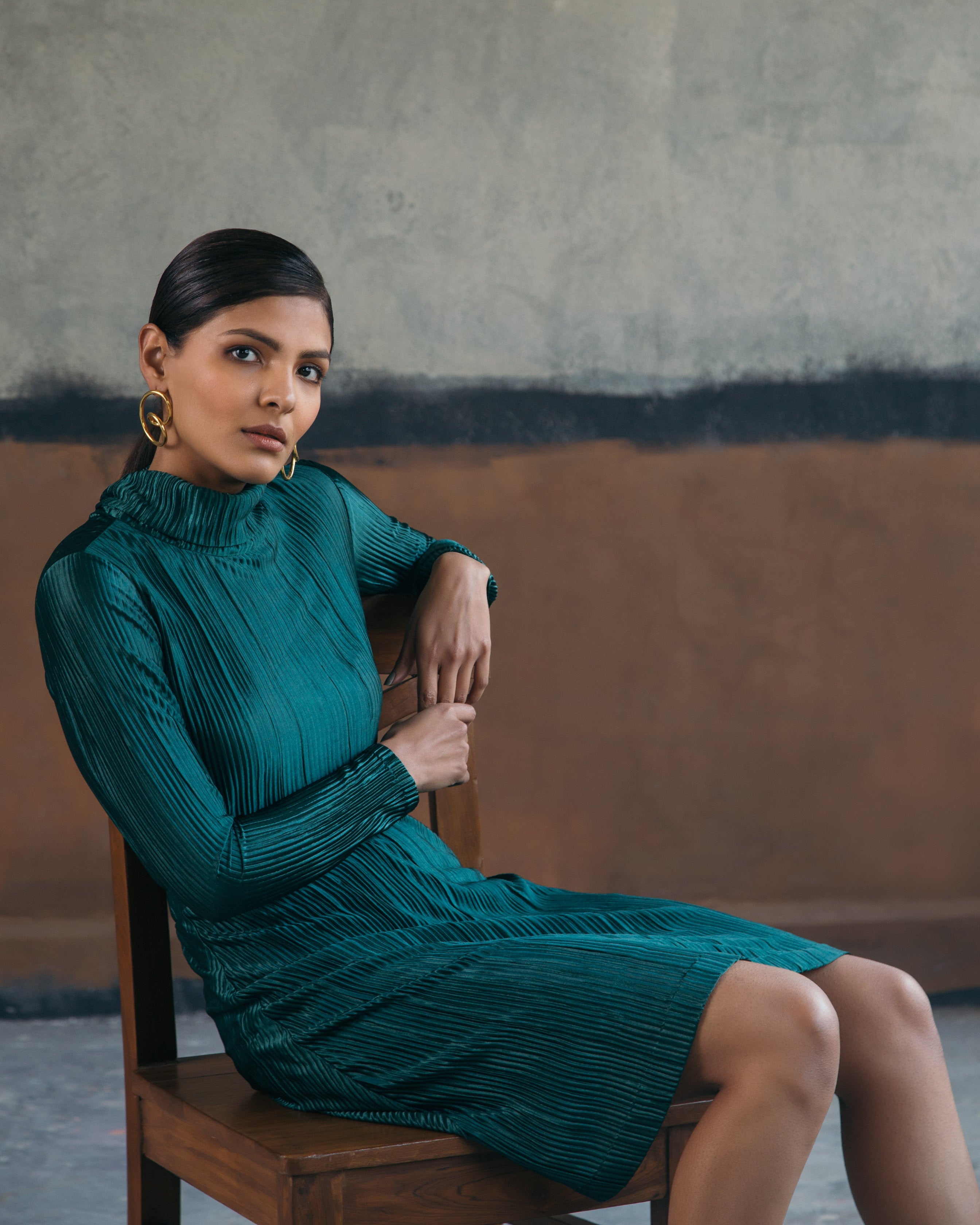 PLEATED JERSEY CO-ORD IN BOTTLE GREEN