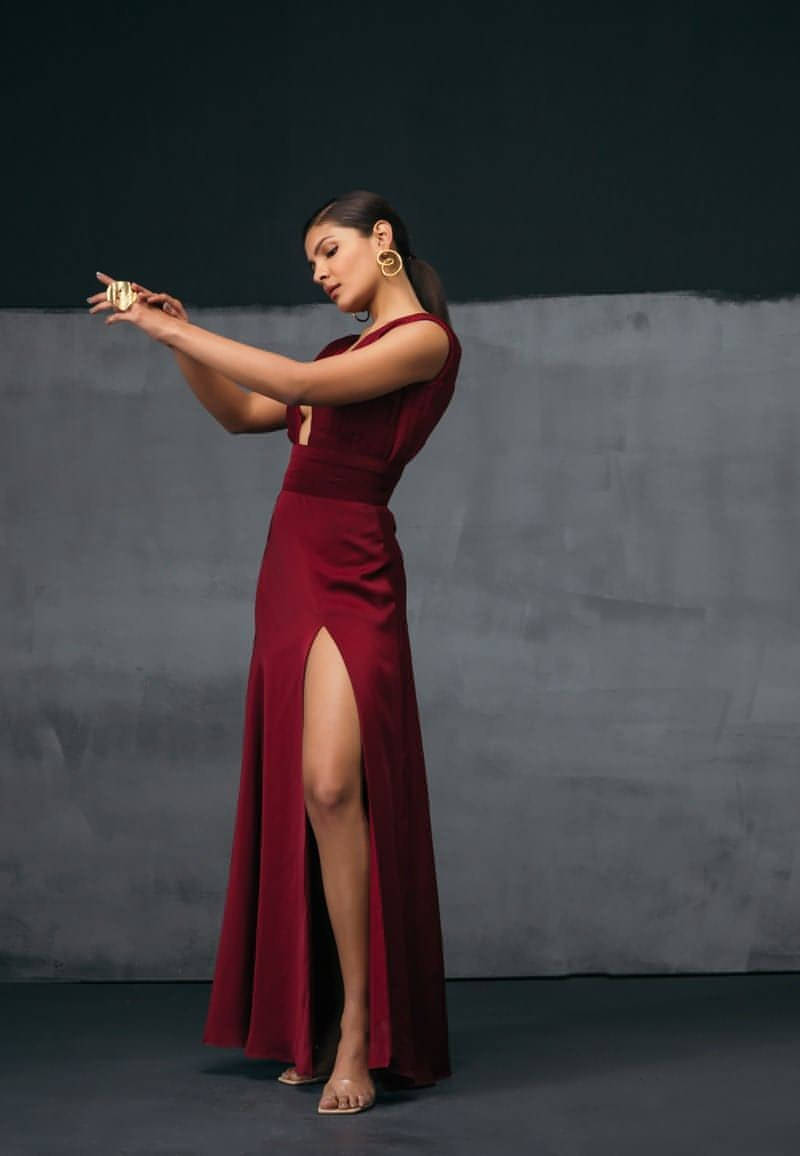 Inspiration from Old Hollywood glamour to create this dress made from smooth satin georgette which adds definition to your figure. This sleeveless maxi dress is made in wine color making it the perfect dress for a date night. This figure-skimming maxi dress has a beautiful plunging neckline design with a pleating effect. Pair with a dramatic slit skirt which is perfect for a party look. Pair it with high heels and minimal gold jewelry and shine with our new collection.