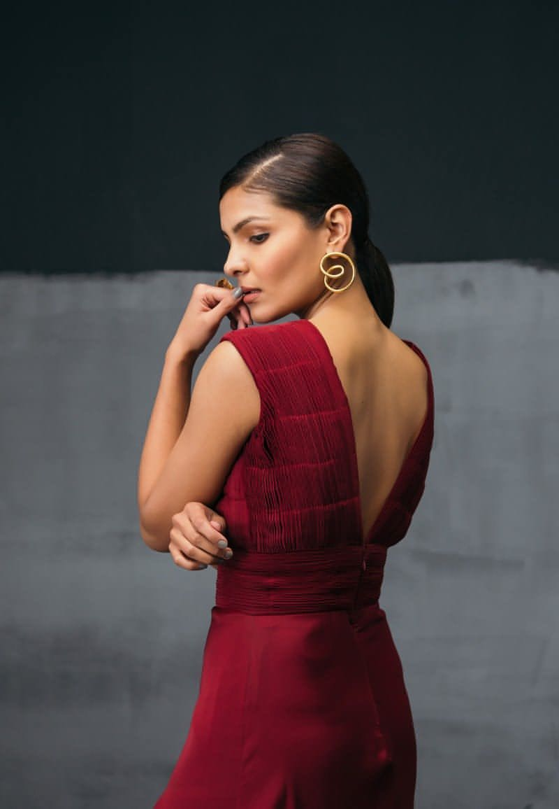 Inspiration from Old Hollywood glamour to create this dress made from smooth satin georgette which adds definition to your figure. This sleeveless maxi dress is made in wine color making it the perfect dress for a date night. This figure-skimming maxi dress has a beautiful plunging neckline design with a pleating effect. Pair with a dramatic slit skirt which is perfect for a party look. Pair it with high heels and minimal gold jewelry and shine with our new collection.