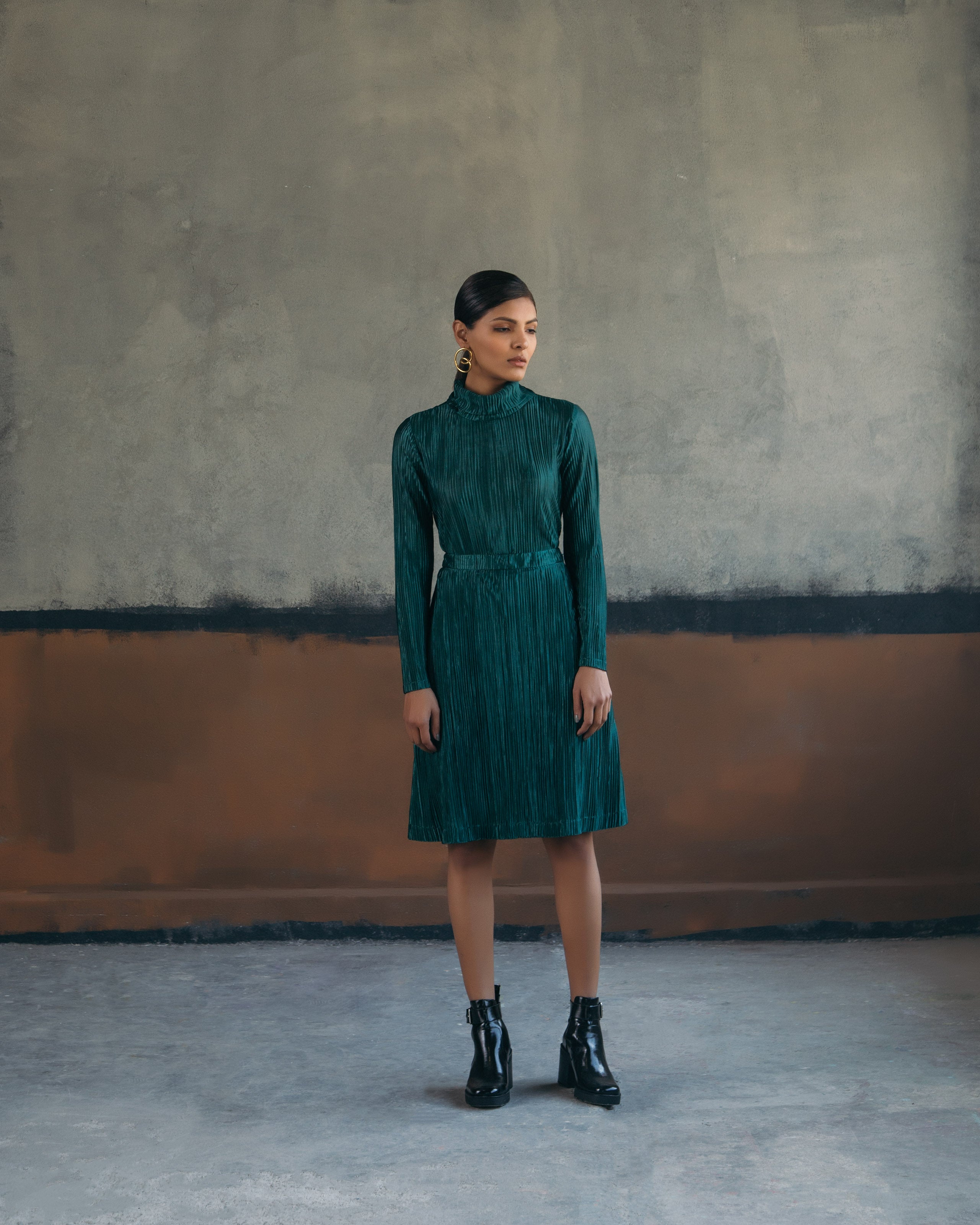 PLEATED JERSEY CO-ORD IN BOTTLE GREEN