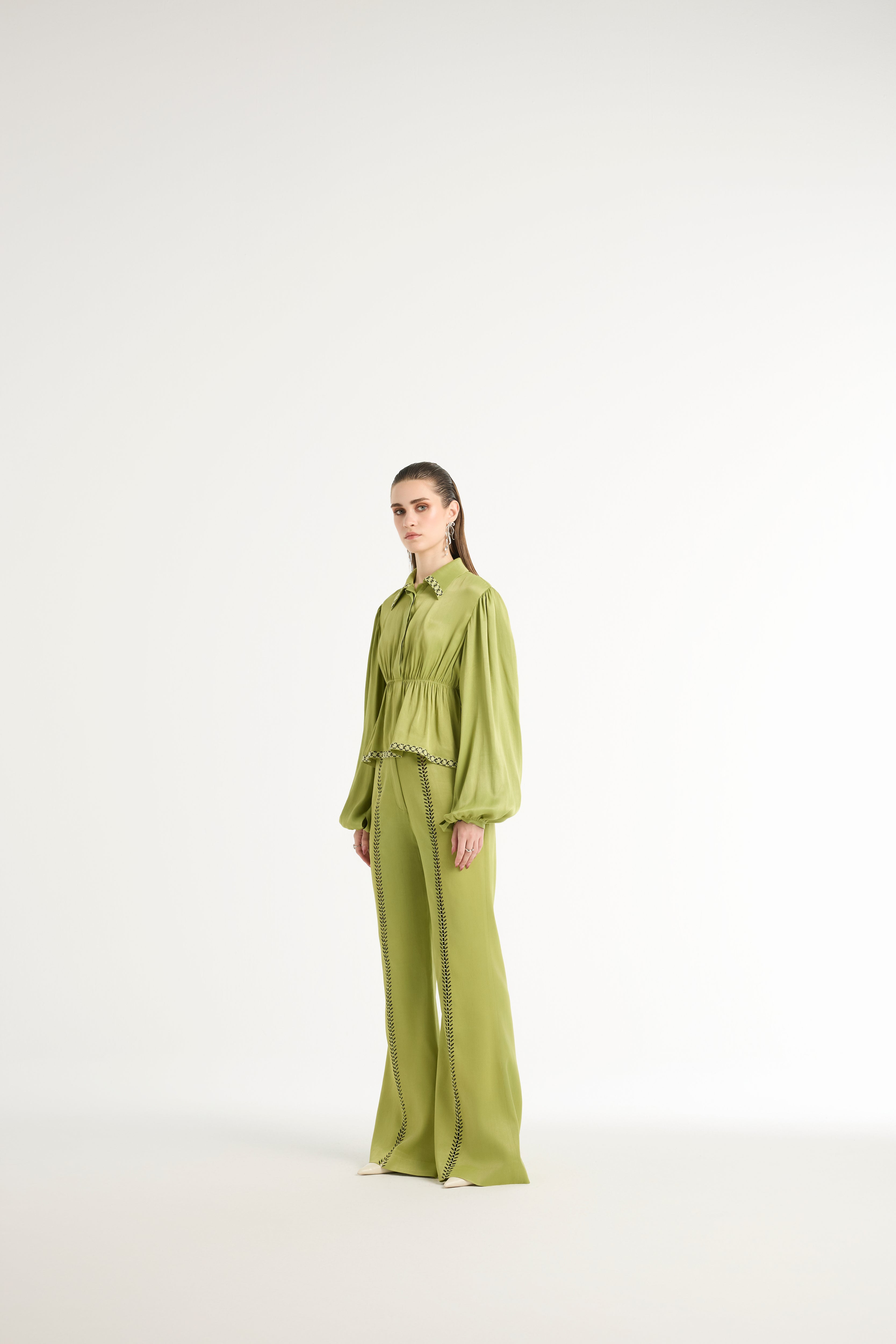 Raffia Embroidered Slit Pants in Green